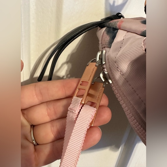 🦄 RARE HTF 🦄 Lululemon Go Lightly Bag Wamo Camo Barely Pink / Deep Coal - Picture 14 of 16